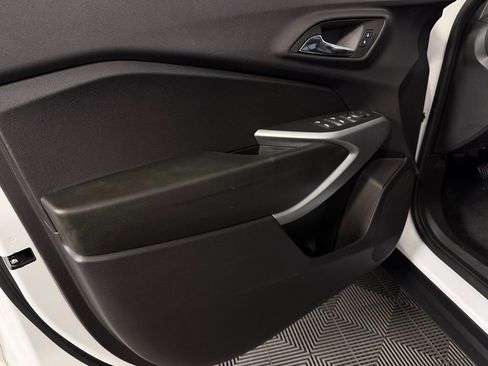 Used 2025 Chevrolet Trax RS w/ Sunroof Package image 24