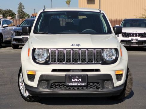 Used 2023 Jeep Renegade Latitude AWD/4WD image 3