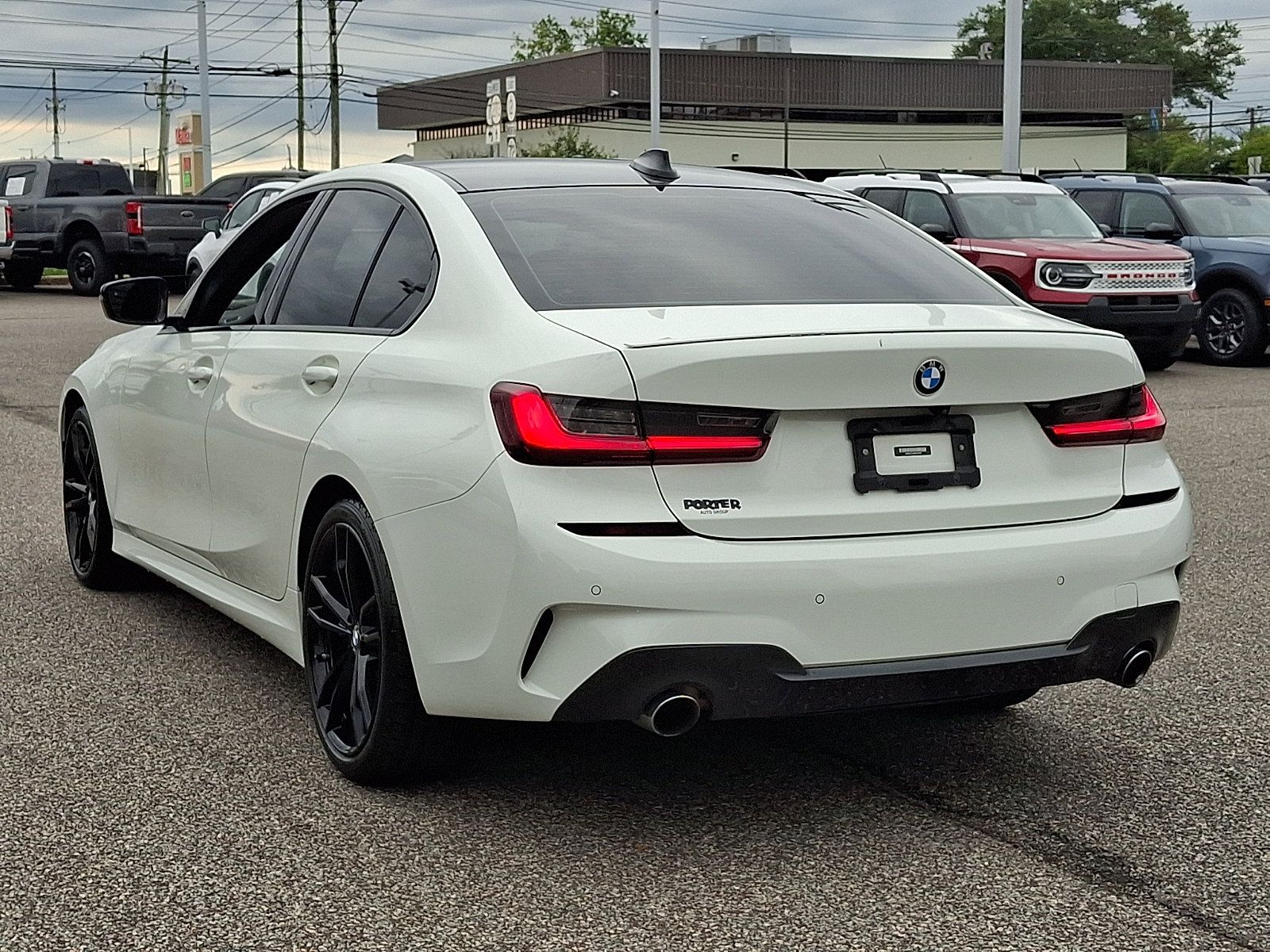Used 2022 BMW 330i xDrive Sedan w/ M Sport Package AWD/4WD image 8