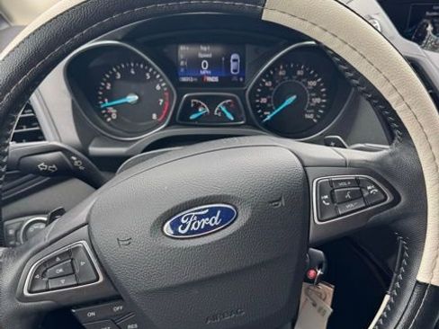 Used 2017 Ford Escape SE w/ SE Sport Appearance Package FWD image 5