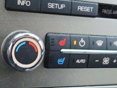 Used 2010 Lincoln MKT AWD image 15