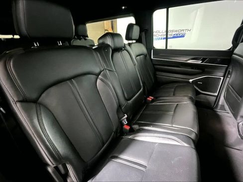 Used 2024 Jeep Wagoneer Series II w/ Flexible Seating Group RWD image 22