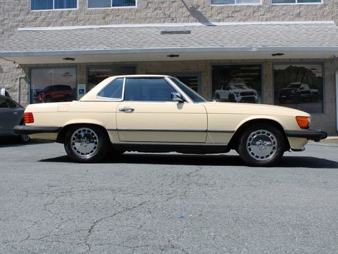 Used 1987 Mercedes-Benz 560 SL image 8