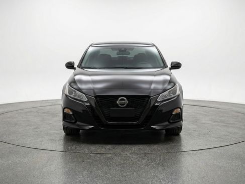 Used 2025 Nissan Altima 2.5 SV FWD image 2