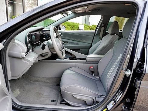 Used 2021 Hyundai Elantra SEL w/ Convenience Package image 13