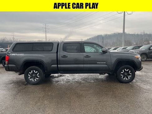 Used 2017 Toyota Tacoma TRD Off-Road w/ Premium & Technology Package AWD/4WD image 2