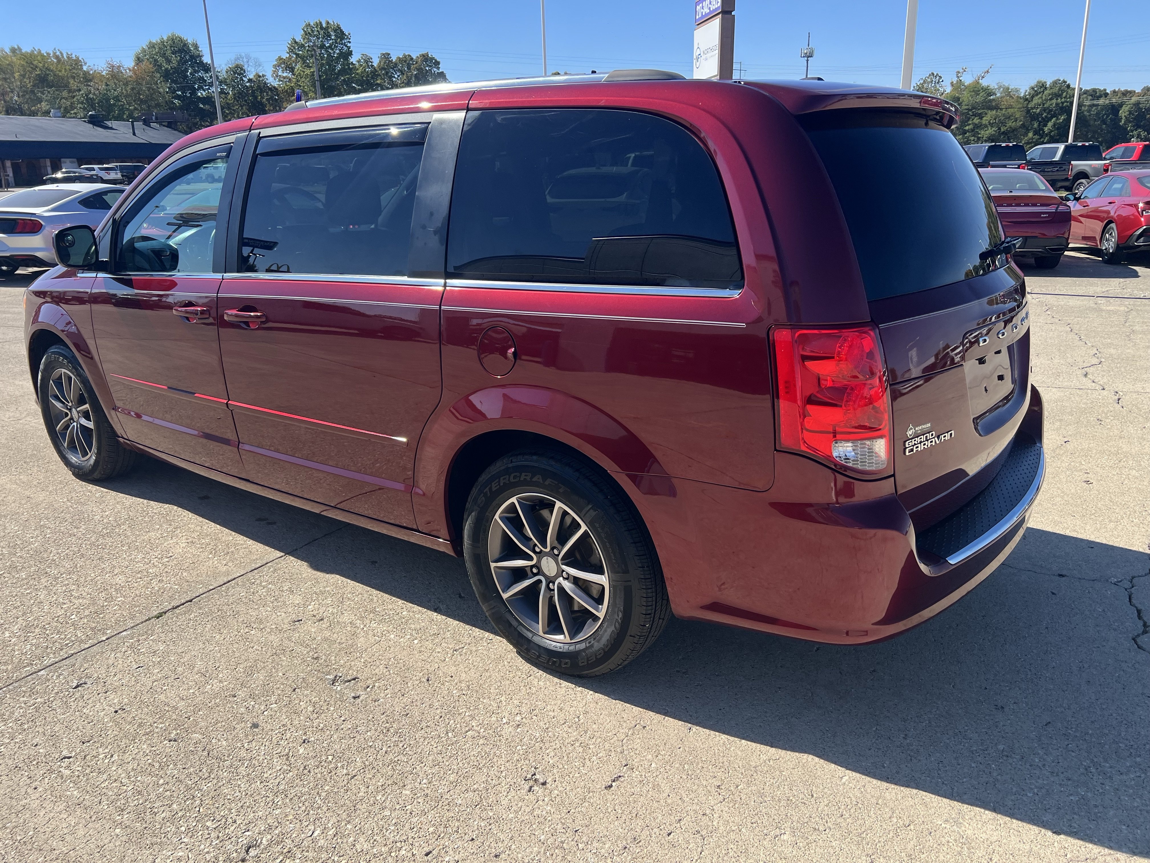 Used 2017 Dodge Grand Caravan SXT FWD image 6
