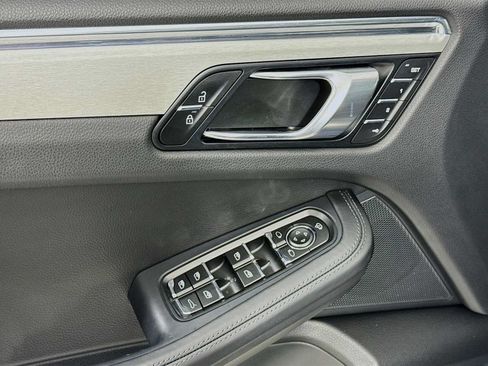Certified 2026 Porsche Macan AWD/4WD image 11