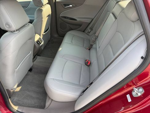 Used 2017 Chevrolet Malibu LT w/ Leather Package FWD image 11