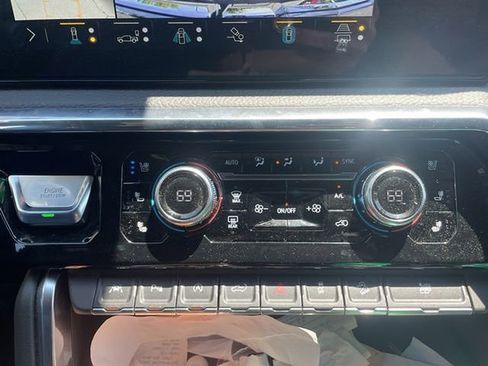 Used 2023 GMC Sierra 1500 Denali w/ Technology Package AWD/4WD image 11