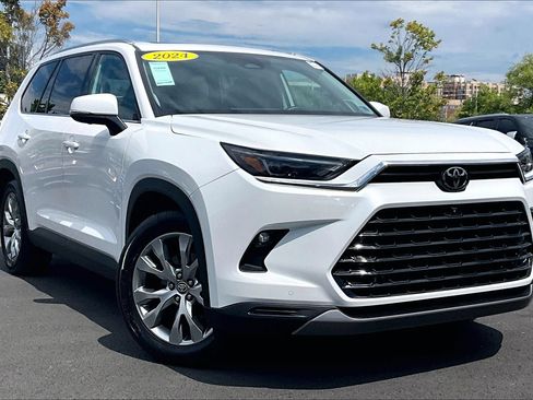 Used 2024 Toyota Grand Highlander AWD Hybrid image 2