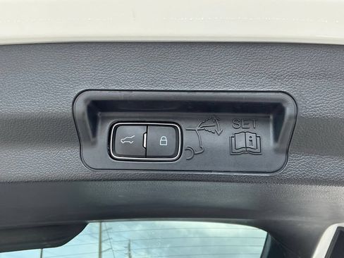 Used 2023 Ford Explorer XLT w/ Equipment Group 202A RWD image 19