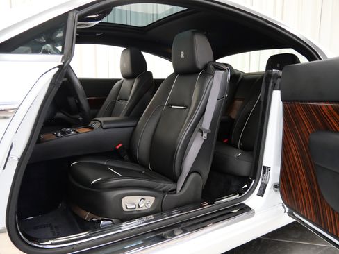 Used 2016 Rolls-Royce Wraith image 24