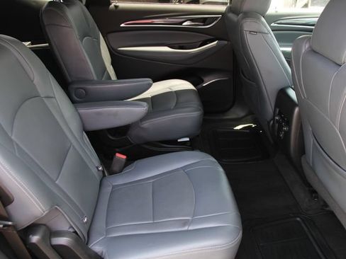 Used 2020 Buick Enclave Essence FWD image 32