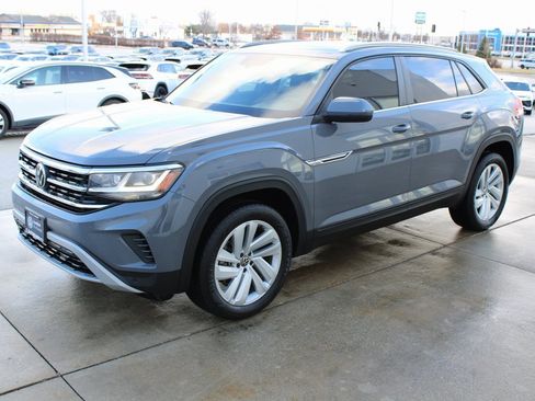 Certified 2022 Volkswagen Atlas Cross Sport SE image 3