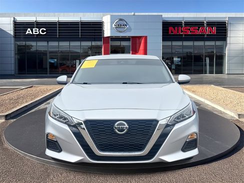 Used 2022 Nissan Altima 2.5 SV image 2