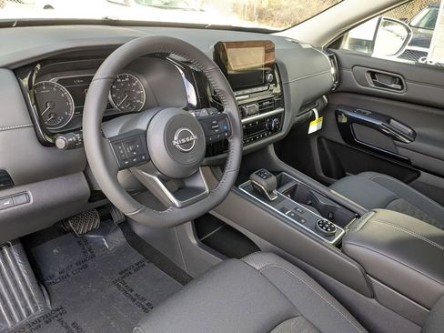 New 2025 Nissan Pathfinder SV w/ SV Premium Package AWD/4WD image 14