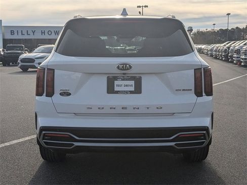 Used 2021 Kia Sorento EX w/ Panoramic Sunroof Package image 4