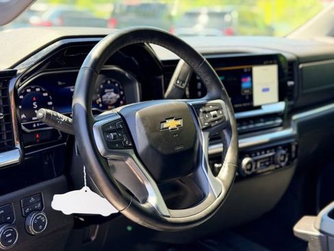 Used 2024 Chevrolet Silverado 1500 LT w/ Convenience Package II AWD/4WD image 9