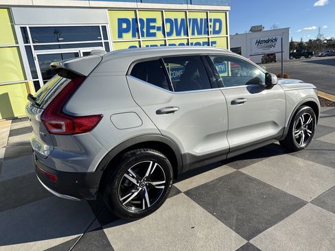 Used 2025 Volvo XC40 B5 Core image 10