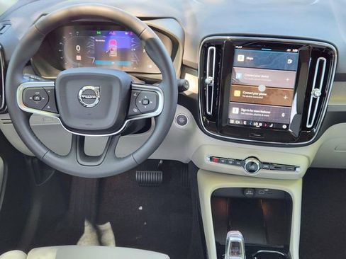 Used 2025 Volvo XC40 B5 Plus w/ Protection Package Premier image 6