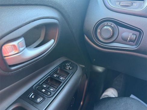 Used 2023 Jeep Renegade Latitude image 27