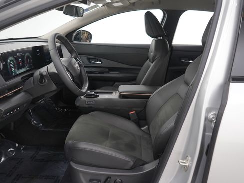 Used 2023 Nissan Ariya AWD image 23