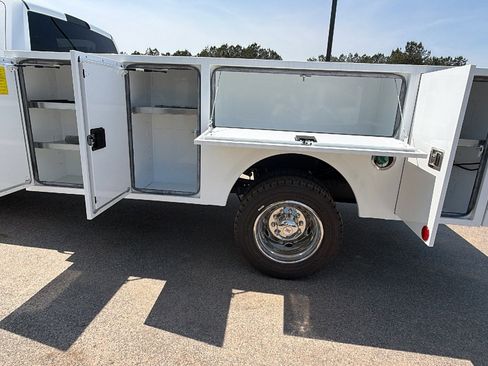 New 2026 RAM 5500 Tradesman w/ Chrome Appearance Group AWD/4WD image 14
