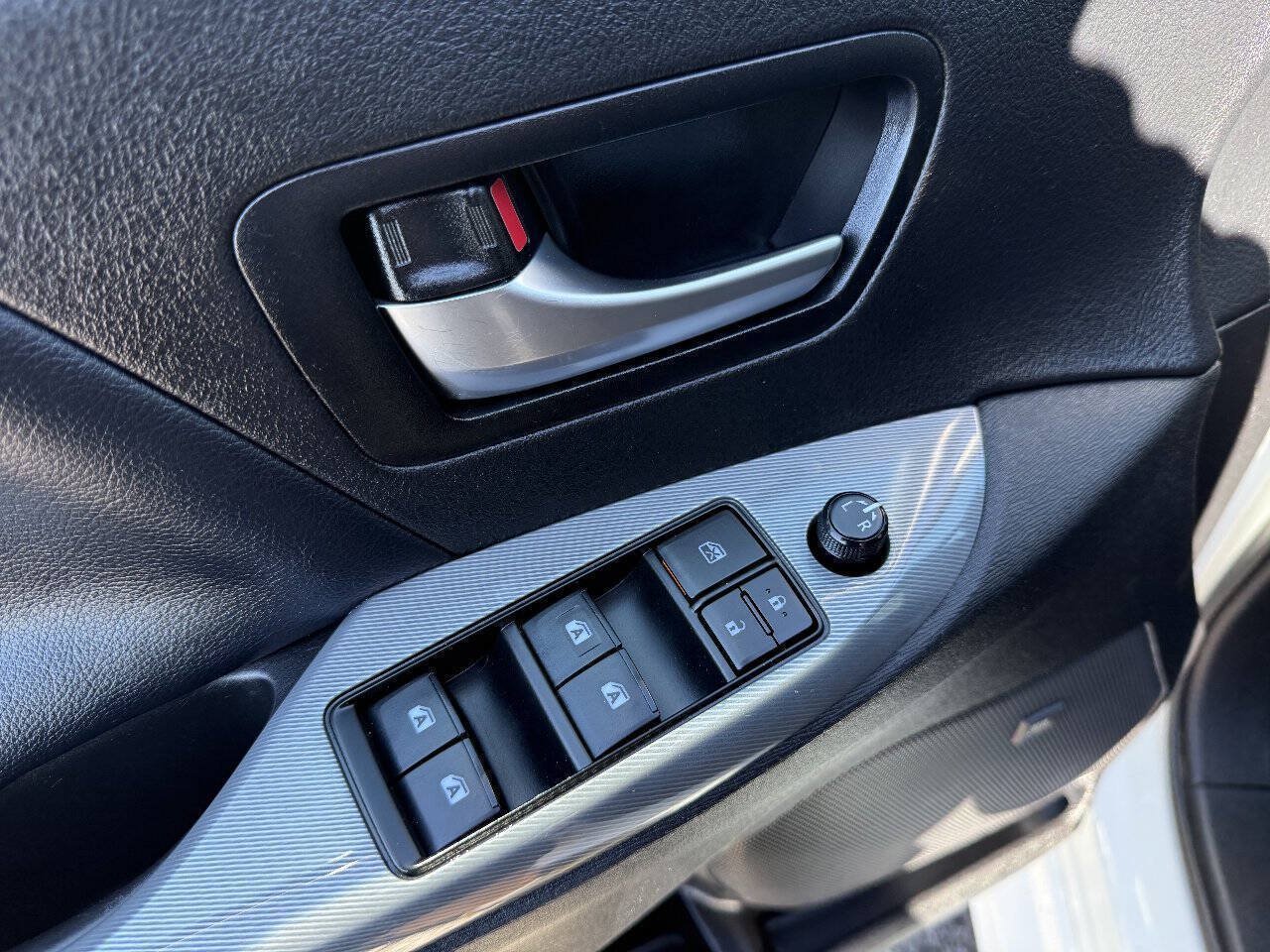 Used 2020 Toyota Sienna SE Premium w/ Nightshade Edition FWD image 14