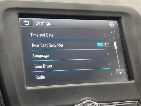 Used 2018 Chevrolet Equinox LT FWD image 32