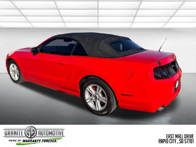 Used 2014 Ford Mustang Convertible RWD image 3