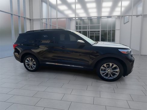 Used 2023 Ford Explorer XLT w/ Equipment Group 202A image 10