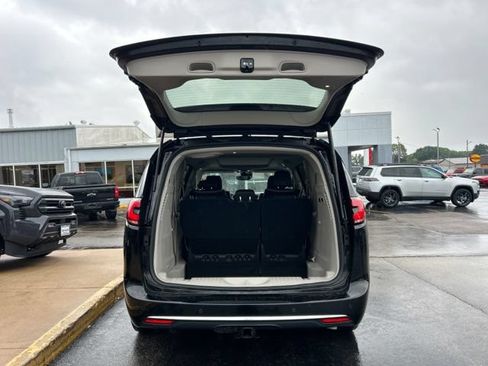 Used 2024 Chrysler Pacifica Limited w/ Uconnect Theater Family Group AWD/4WD image 7