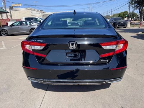 Used 2018 Honda Accord Touring image 5