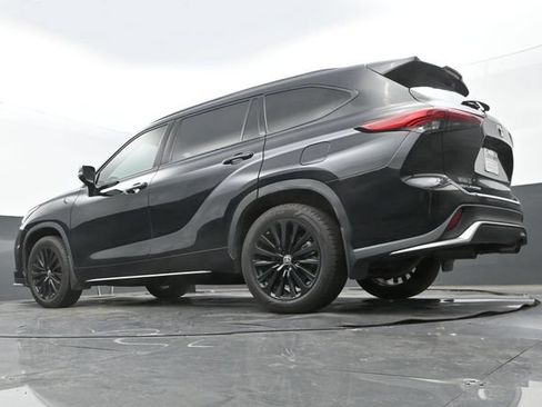 Used 2023 Toyota Highlander XSE FWD image 10