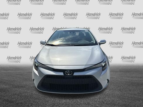 Used 2021 Toyota Corolla LE FWD image 3