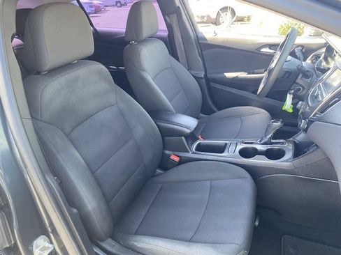 Used 2017 Chevrolet Cruze LT FWD image 11