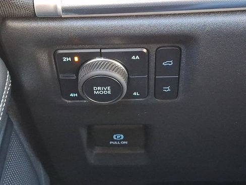 Certified 2025 Ford Expedition Platinum image 29