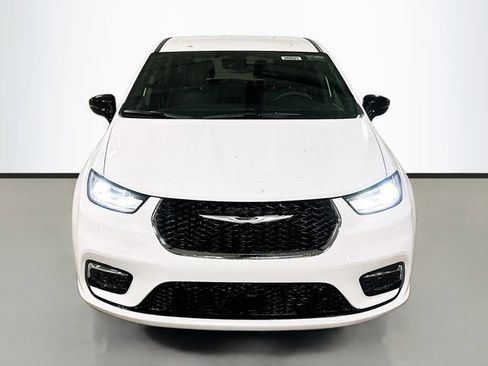 New 2026 Chrysler Pacifica Select image 4