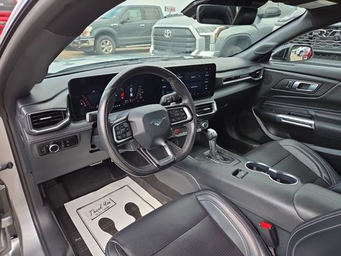 Used 2025 Ford Mustang GT Premium RWD image 17