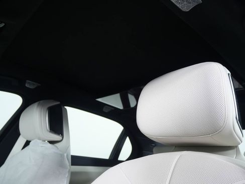 Used 2026 BMW 750e xDrive w/ Executive Package image 12