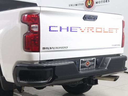 Used 2024 Chevrolet Silverado 2500 Custom w/ Custom Convenience Package image 18