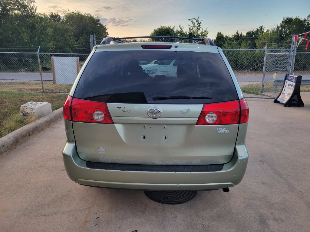 Used 2007 Toyota Sienna XLE w/ XLE Pkg 3 FWD image 3