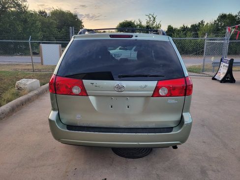 Used 2007 Toyota Sienna XLE w/ XLE Pkg 3 FWD image 3