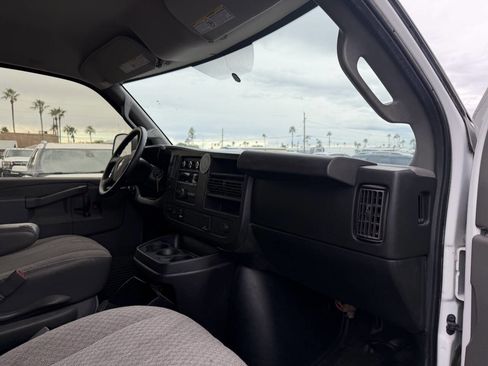 Used 2017 Chevrolet Express 2500 image 27