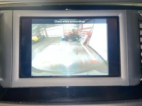 Used 2019 Chrysler Pacifica Touring-L image 28