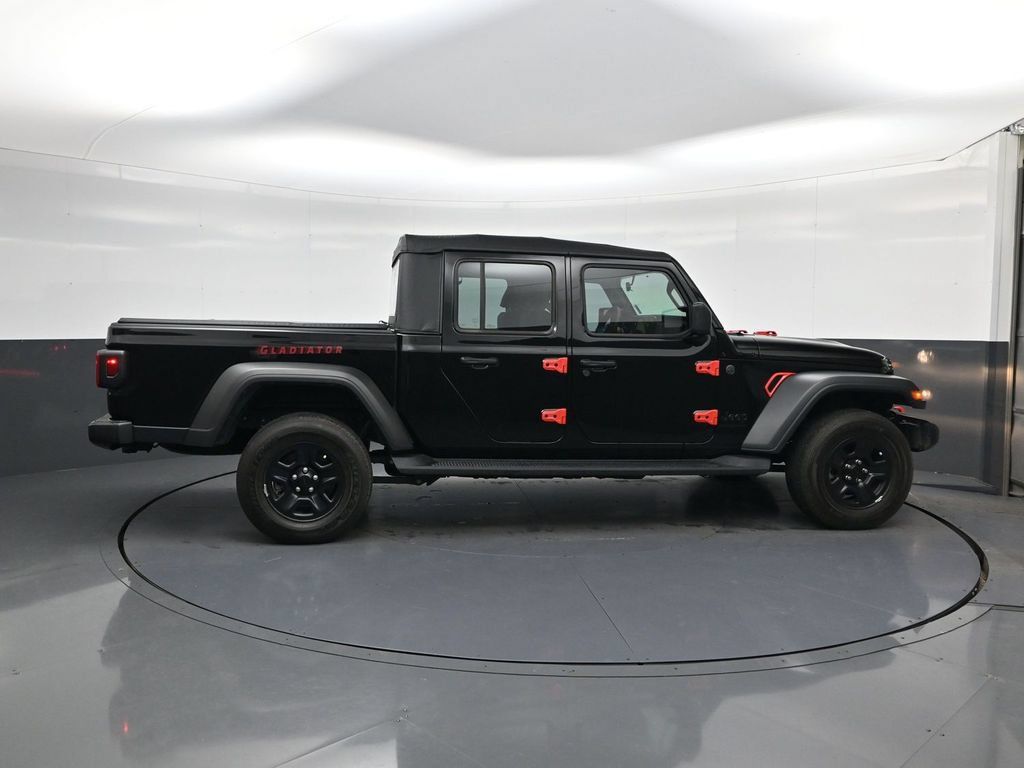 Used 2025 Jeep Gladiator Sport AWD/4WD image 11
