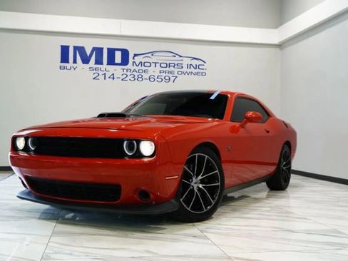 Used 2017 Dodge Challenger R/T Scat Pack RWD image 3