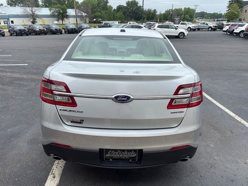 Used 2017 Ford Taurus SE FWD image 4