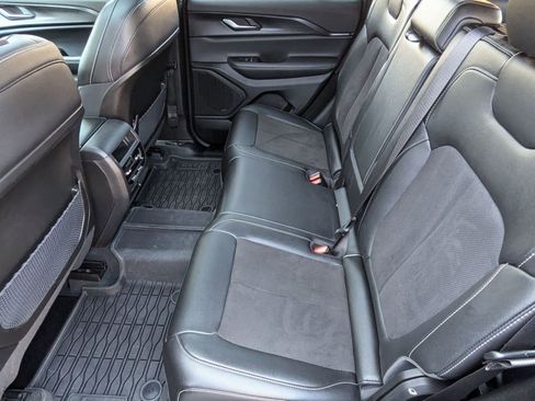 Used 2023 Jeep Grand Cherokee Altitude image 23